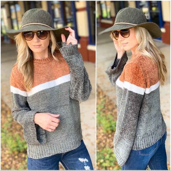 LAST TWO✨Ultra soft colorblock bell sleeve sweater - Picture 3 of 3